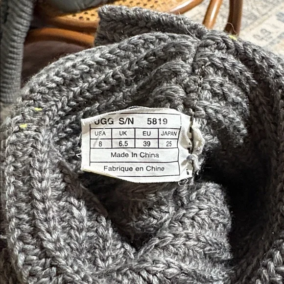 UGG Classic cardi sweater knit boot. Size 8 - Picture 7 of 10